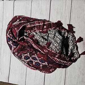 Stella & Dot infinity scarf, reversible pattern, burgundy/blue/black/white